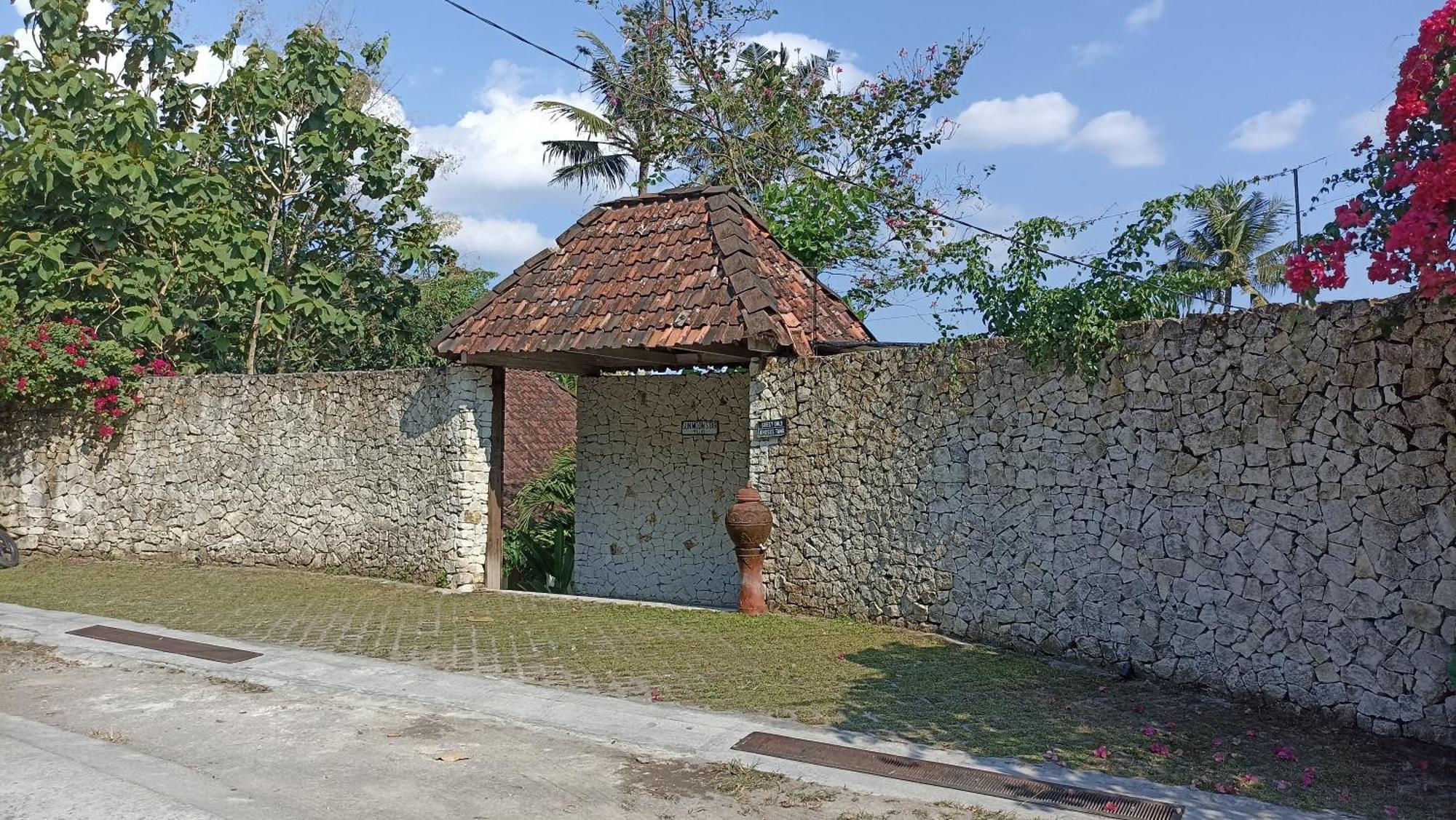 Sunmoonstarvillas Yogyakarta Jarakan Екстер'єр фото